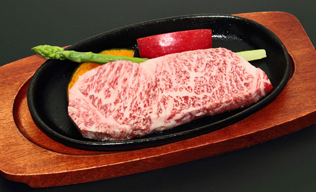 焼成前ロースステーキ